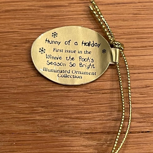 Hunny of a Holiday Decoration - Picture 5 of 6